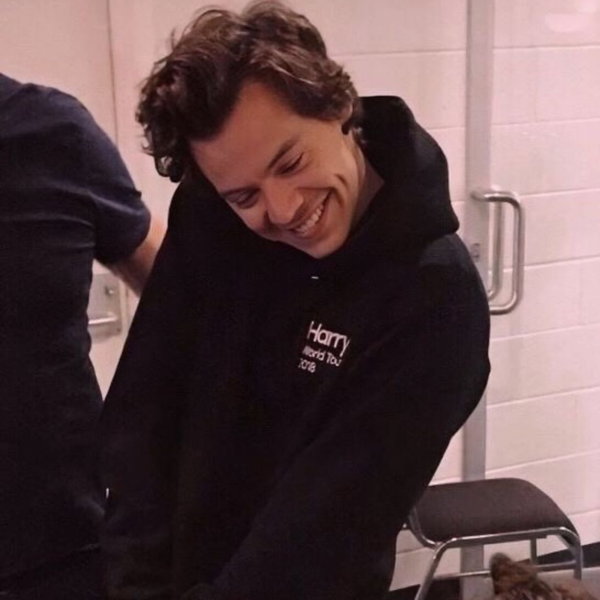 harry styles - "A short skirt and lots of makeup won't impress me"
