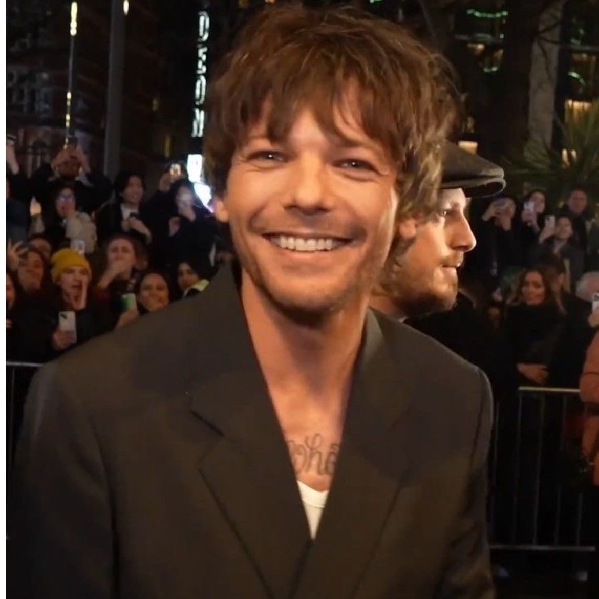 louis tomlinson - "Fans always tell me I'm beautiful, but no one will ever be as beautiful as them"