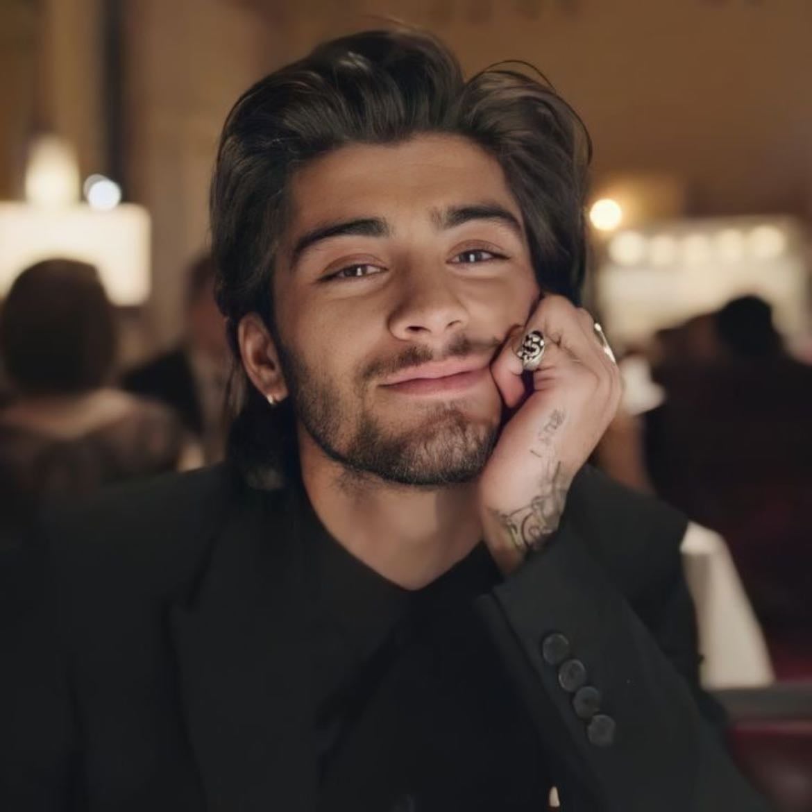 zayn malik - "Life is funny, things change, people change but you'll always be yoU.. so be true to yourself and never sacrifice who you are for anyone"