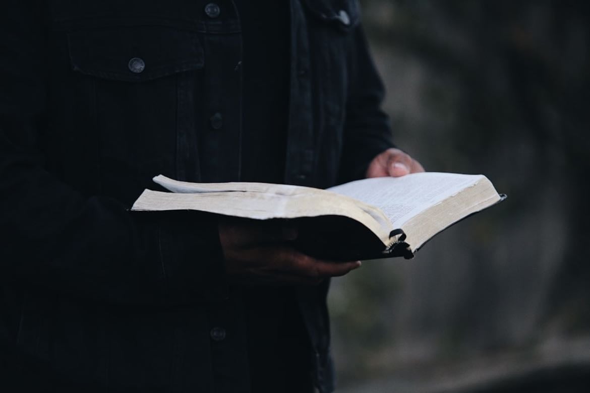 publicar um dos meus livros - nem que seja para meus amigos lerem e fazer uma rodinha de conversa sobre hihihi