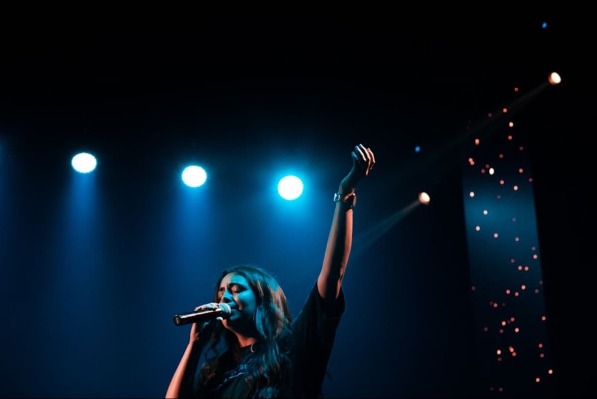 ter a festa dos sonhos onde eu seja um tipo de estrela do pop - com show (karaoke) das minhas divas favoritas e ser aplaudida de pé