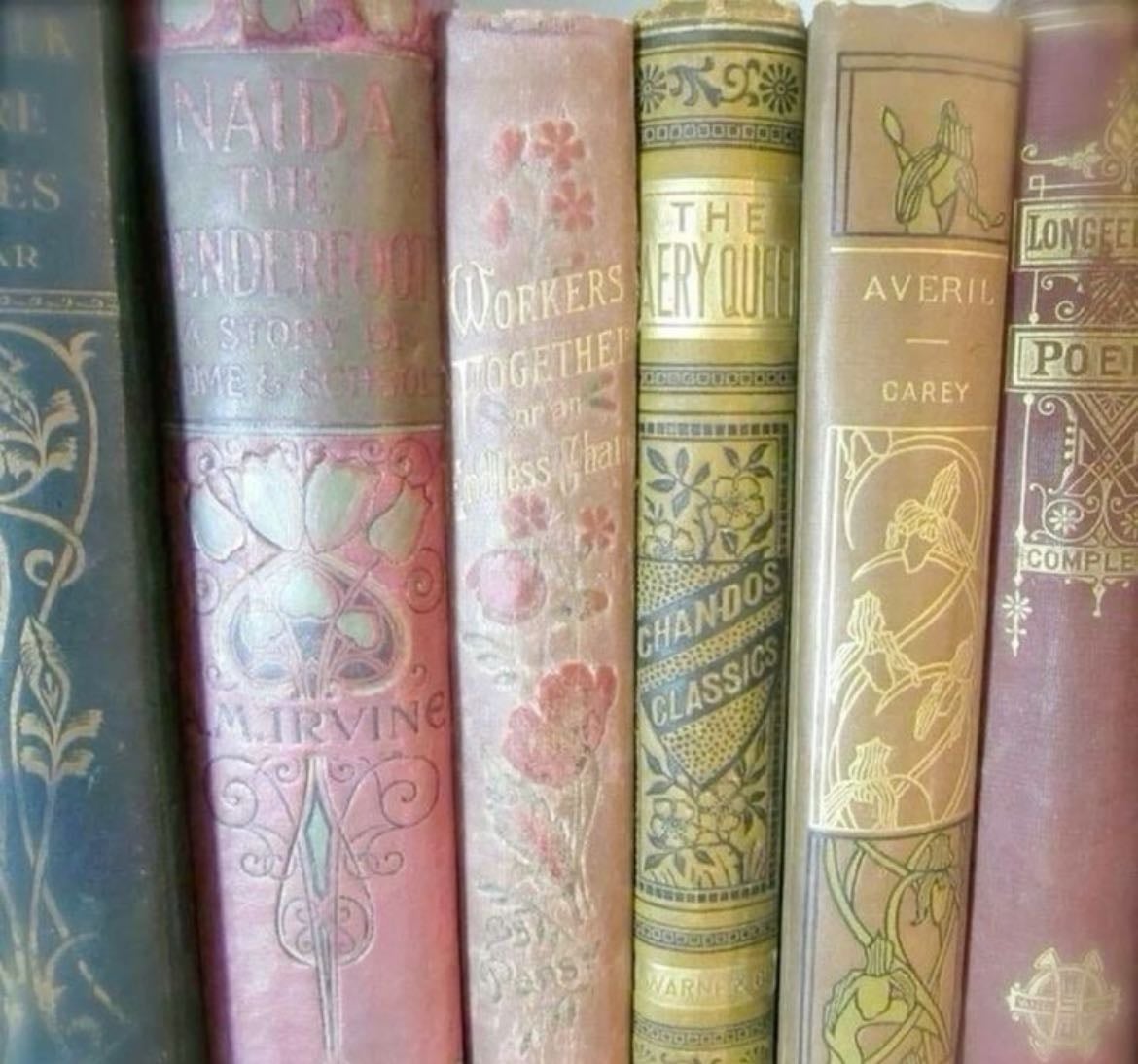 reading list ! - Books hypelist by Tine ୨୧