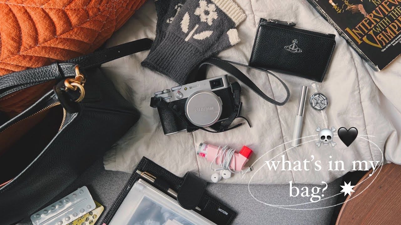 what’s in my bag? | coach ‘cary’ crossbody ✸ - YouTube