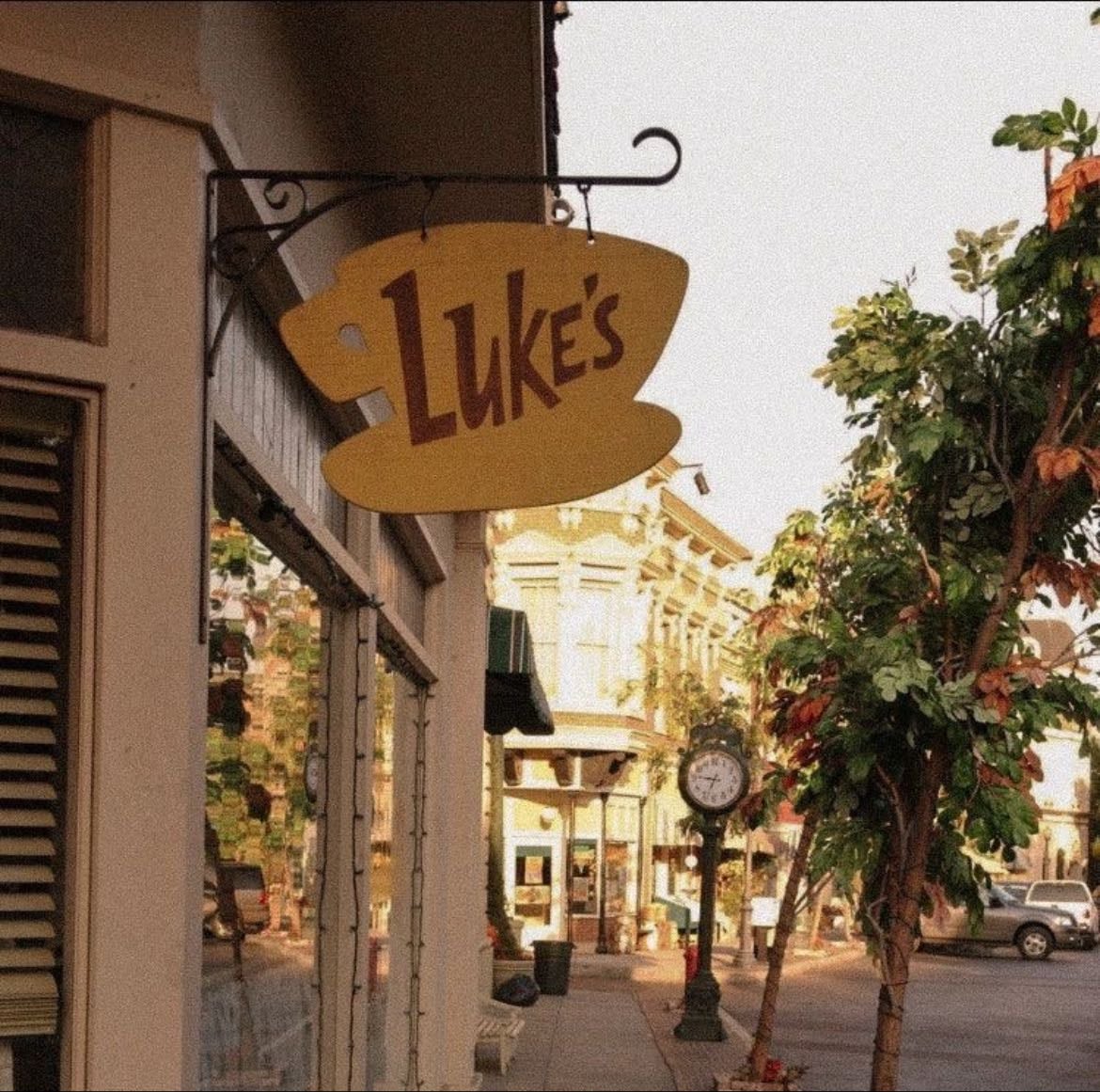 Gilmore Girls - Amy Sherman-Palladino · 2000