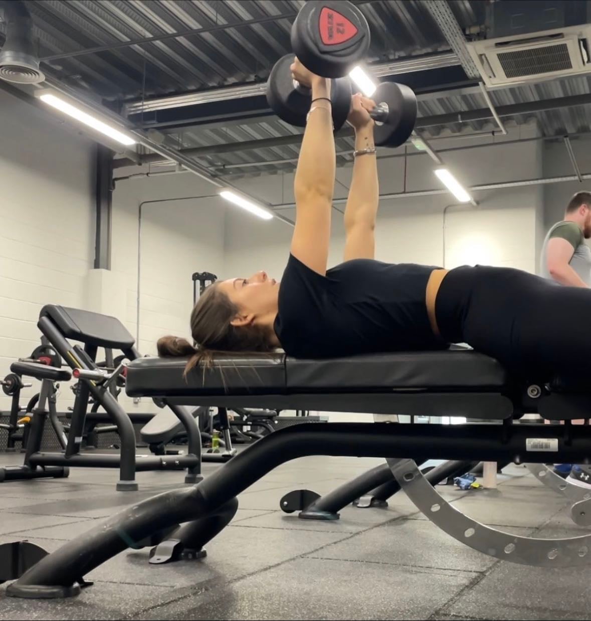 chest press - machine / weights