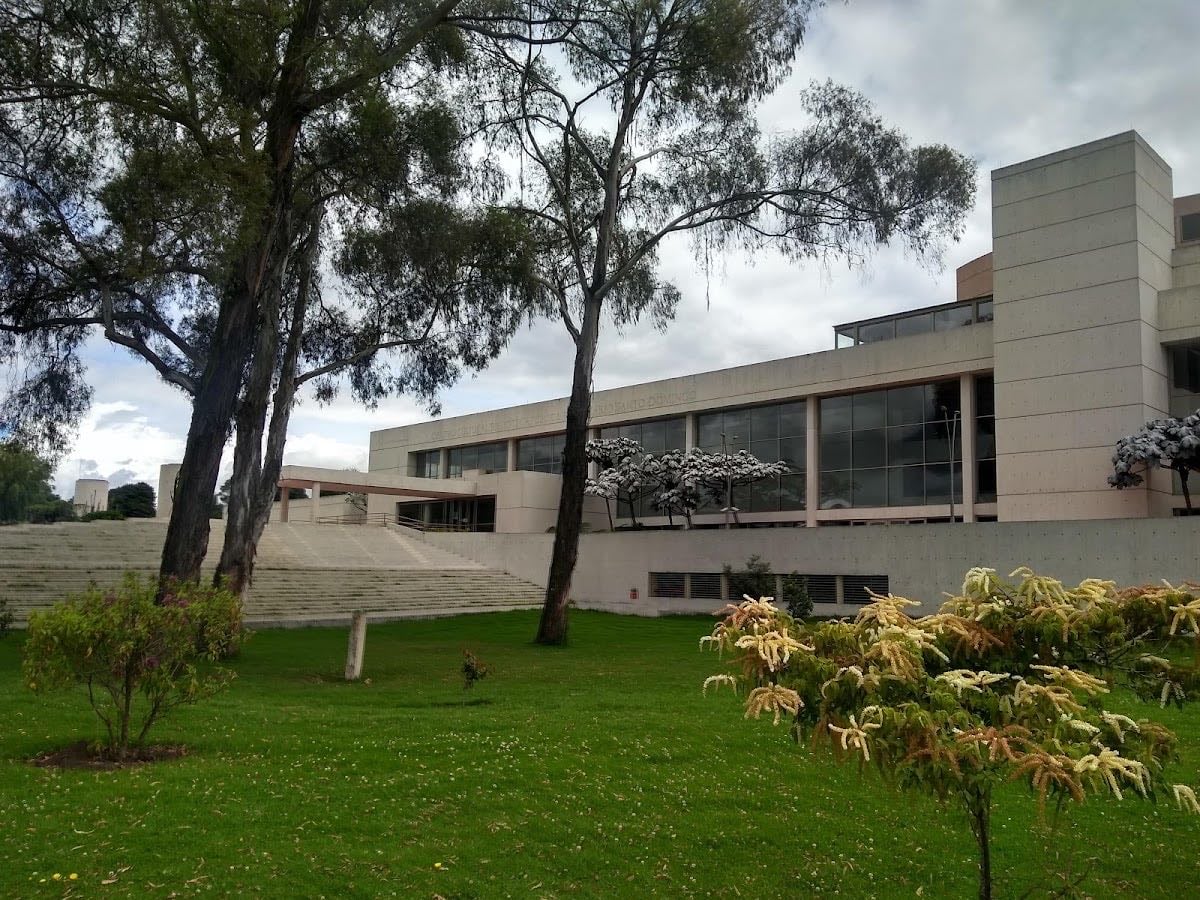 Biblioteca Julio Mario Santo Domingo