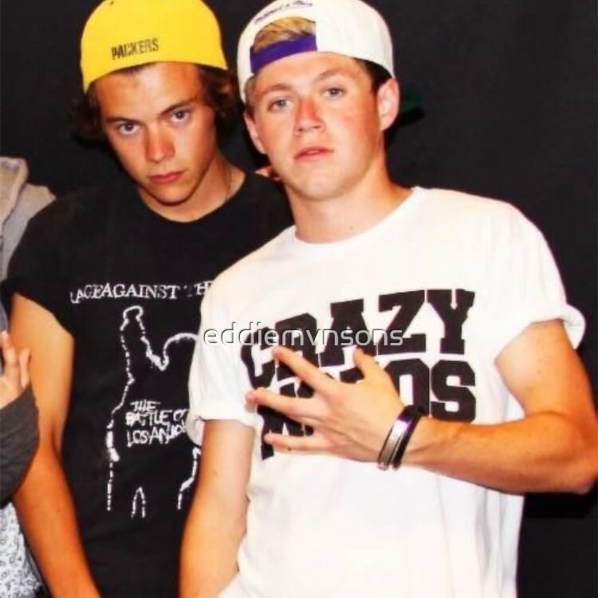 🥲 - I used to think niall is spelled like nial.Idk why help.Also i realised that I spelled his name wrong couple years later.I used to pretend that i hate harry because everyone i knew kinda hated him(i was scared to get bullied)but now Idc about what other people think.LOVE YOU HARRYY