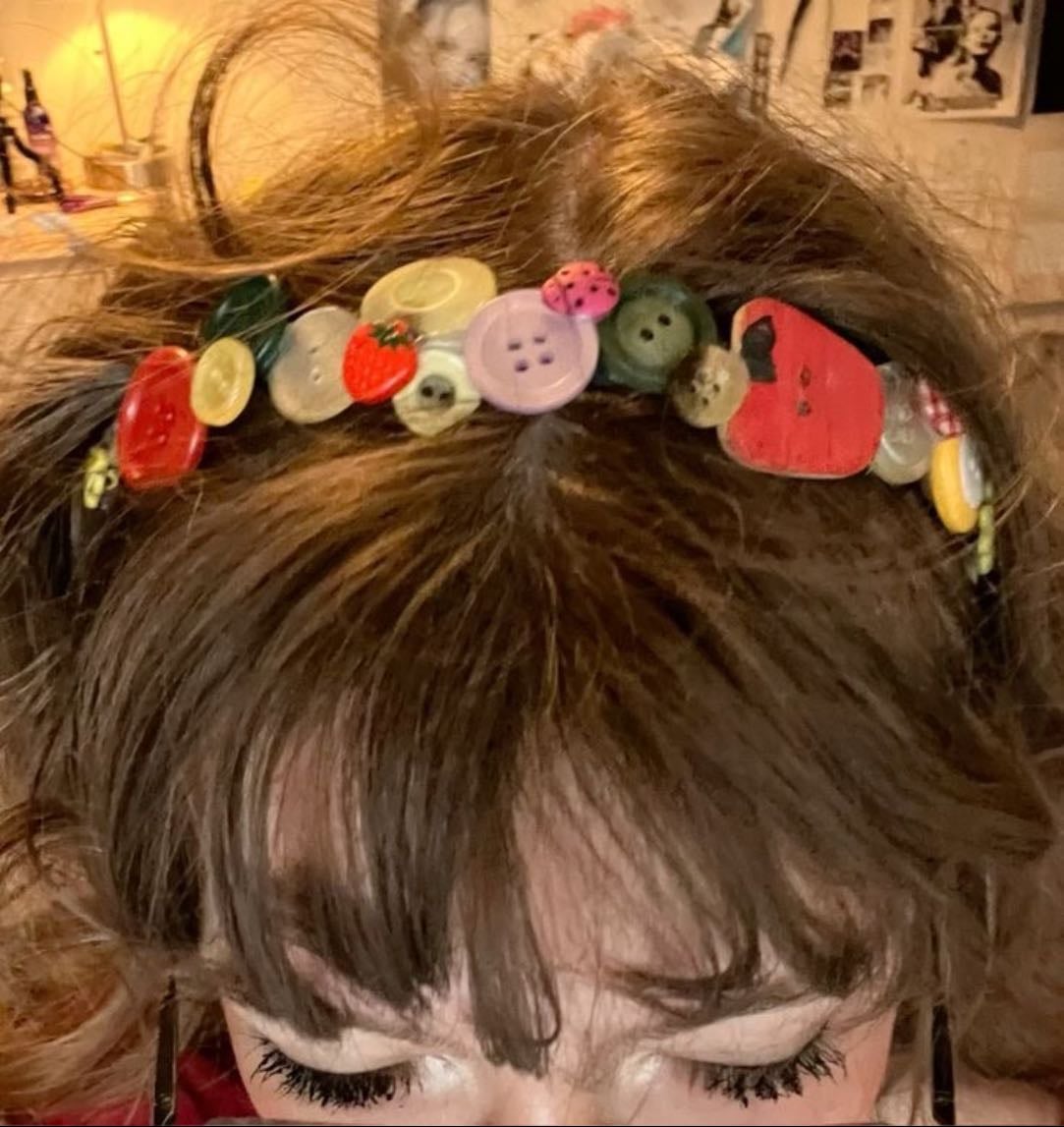 apple/button headband
