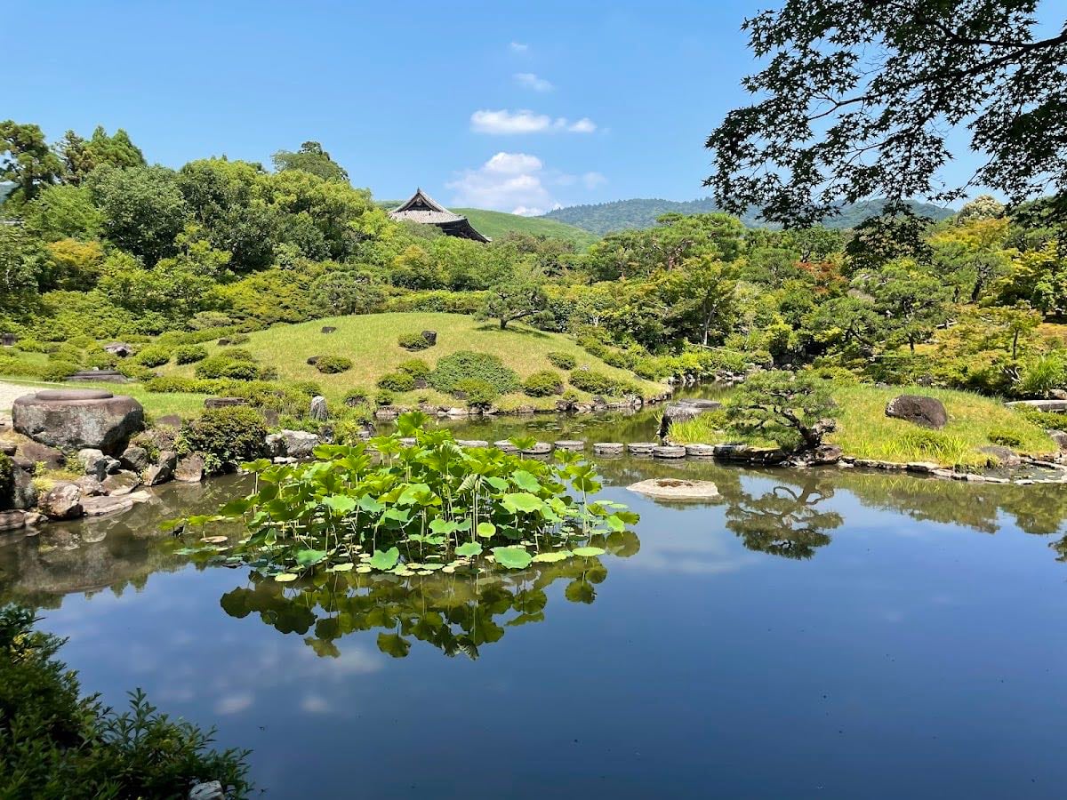 Isuien Garden and Neiraku Museum