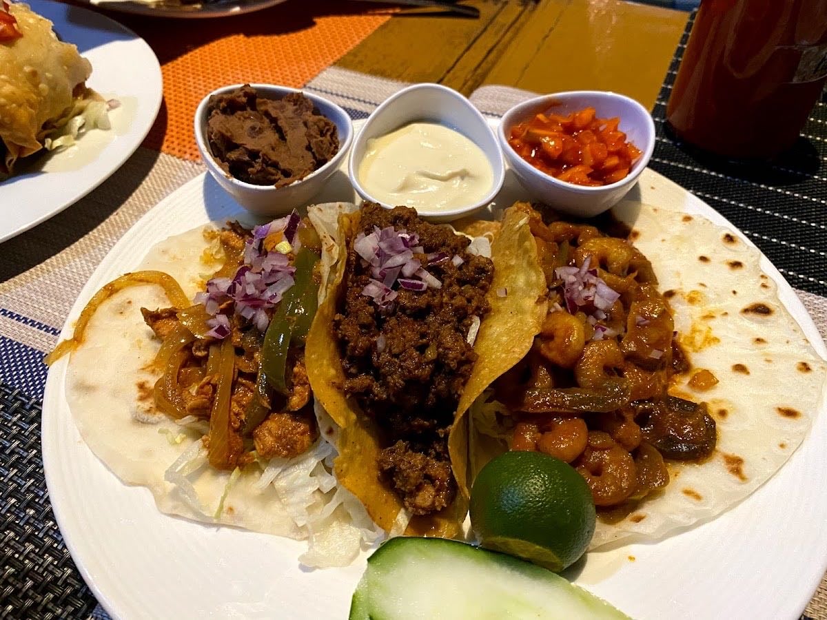 Tres Amigos Mexican Cantina