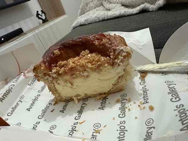 Antojos Gallery - Tarta de queso cruasán
