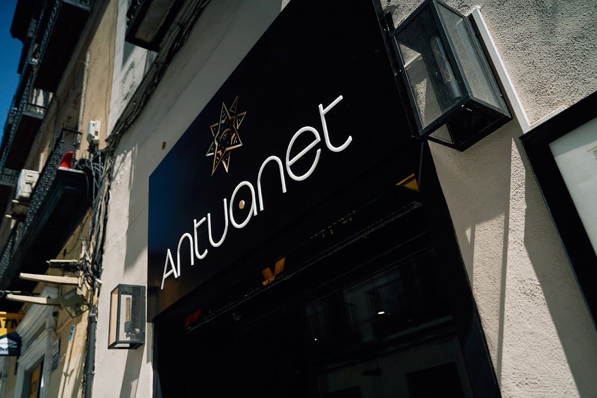 ANTUANET Restaurante - Libanés