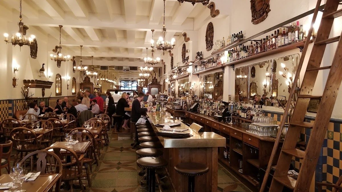 Bar Dominion