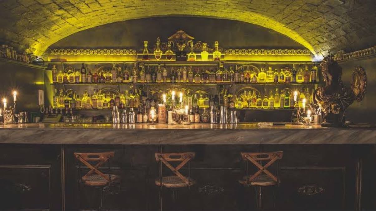 Speakeasies in Rome - Places like The Barber Shop, Drink Kong, Club Derrière, and Almalu offer stylish and often password-protected experiences.