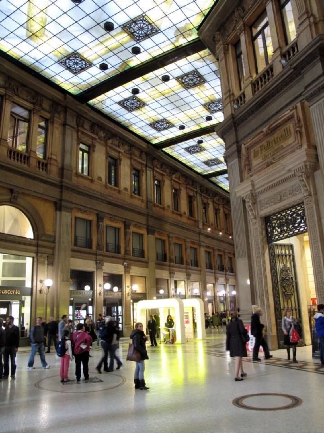 Via del Corso (Rome) - Iconic pedestrian thoroughfare ideal for evening strolls and casual shopping.