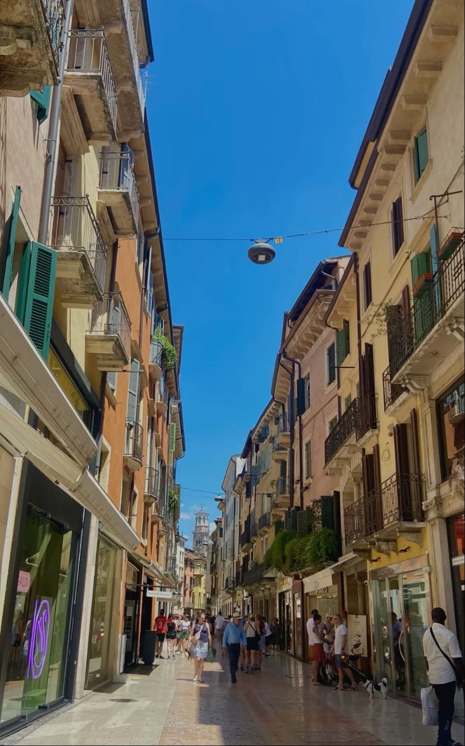 Via Mazzini (Verona) - Verona’s main shopping artery, nestled between Piazza Bra and Piazza Erbe.