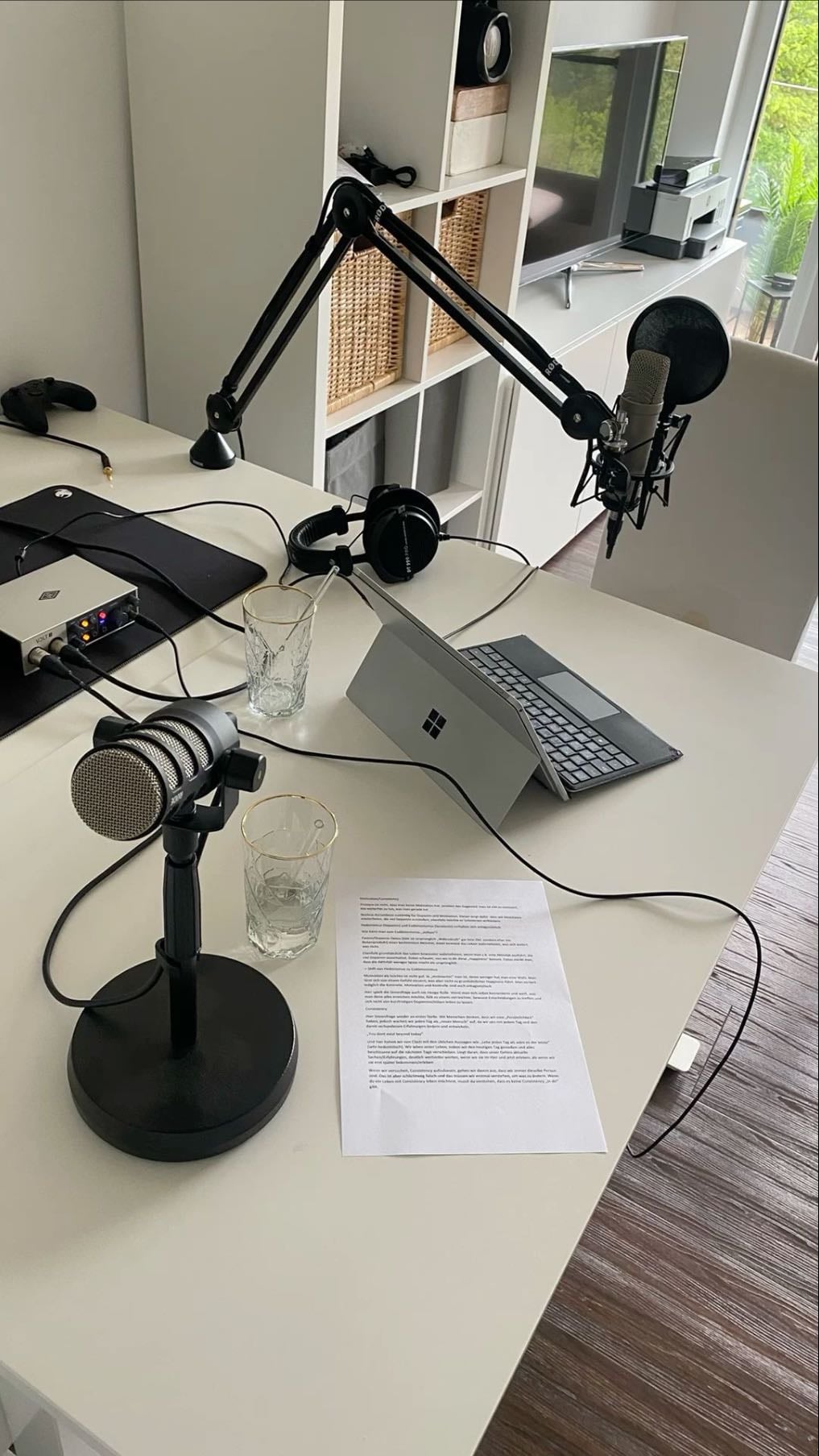 listen to podcasts โ ๐ง๐ฎ