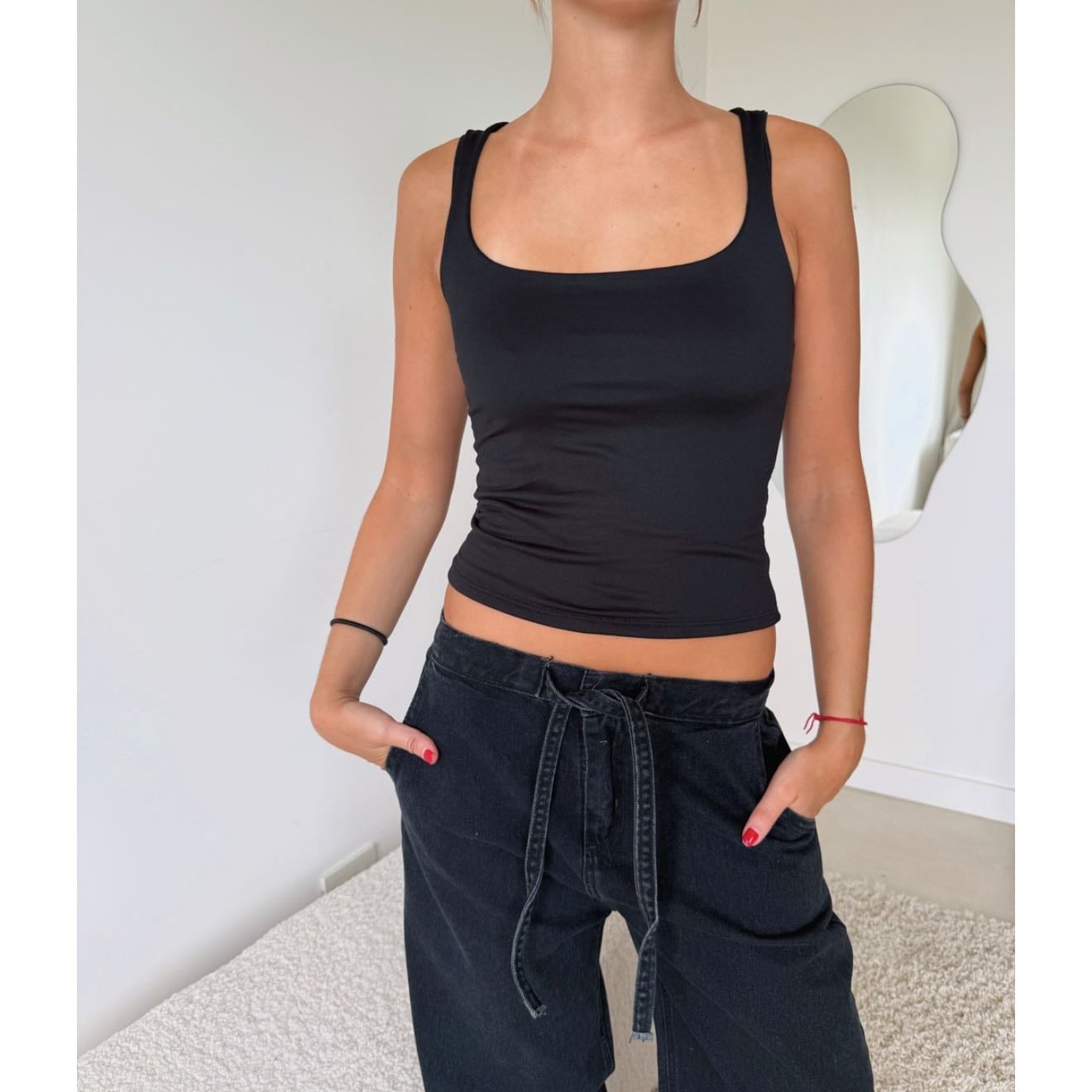 Top Cameron Negro - @praga_basics