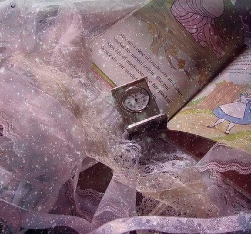 ⋅˚₊‧ ୨ classics ୧ ‧₊˚ ⋅ - Books hypelist by 𝐜𝐥𝐨𝐮𝐝𝐛𝐮𝐬𝐭𝐞𝐫🪐🕯️