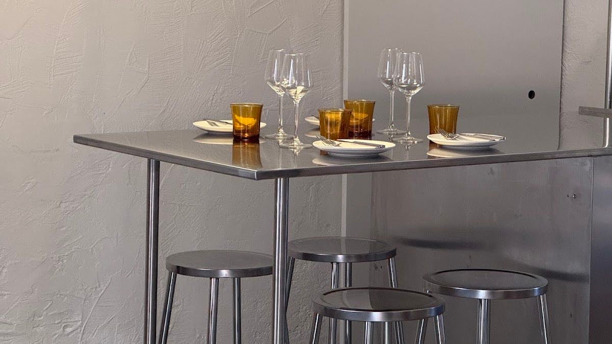 Grasa wine bar