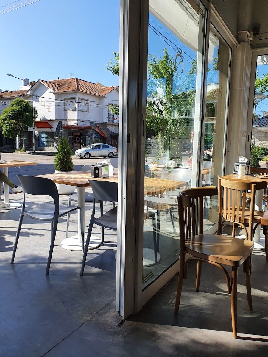Mott cafe