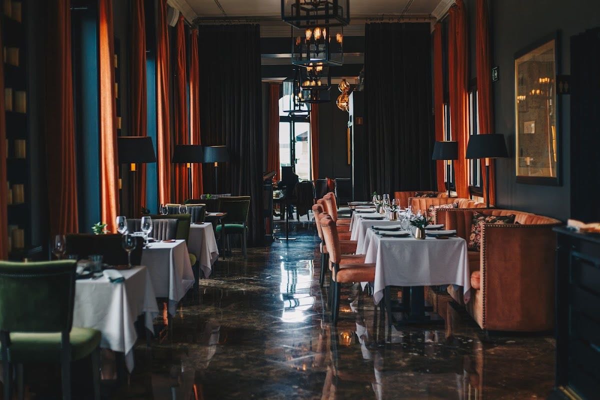 脕tico Restaurante & Terraza