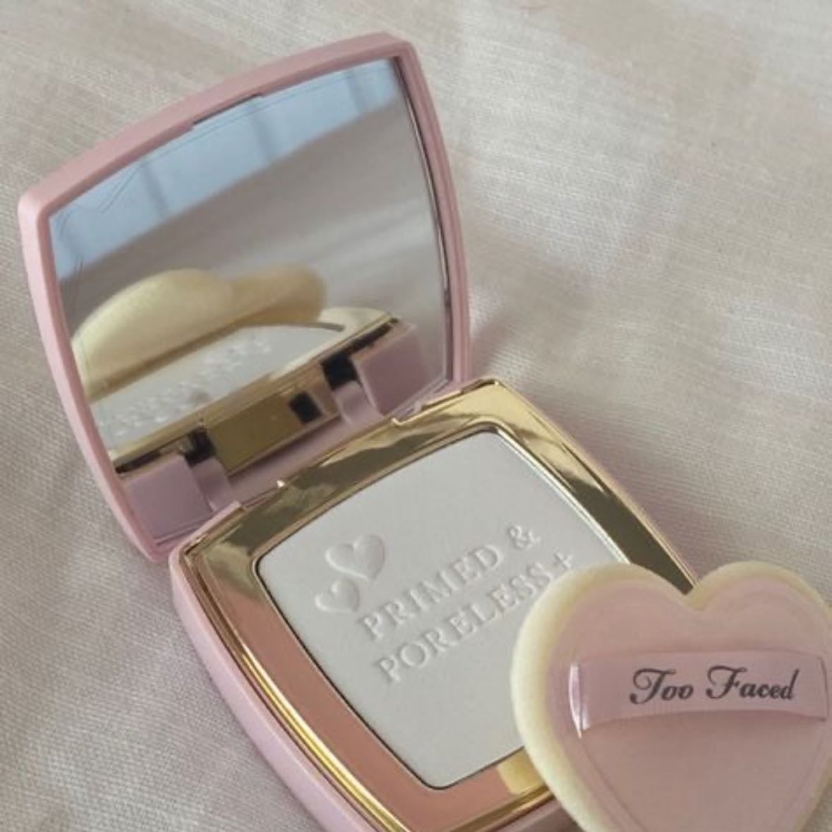 πͺ- carry a mini mirror with a pretty design in your bag - Always be ready to check your look or sneak a quick smile at yourself β because self-love means being your own best cheerleader! π«§π