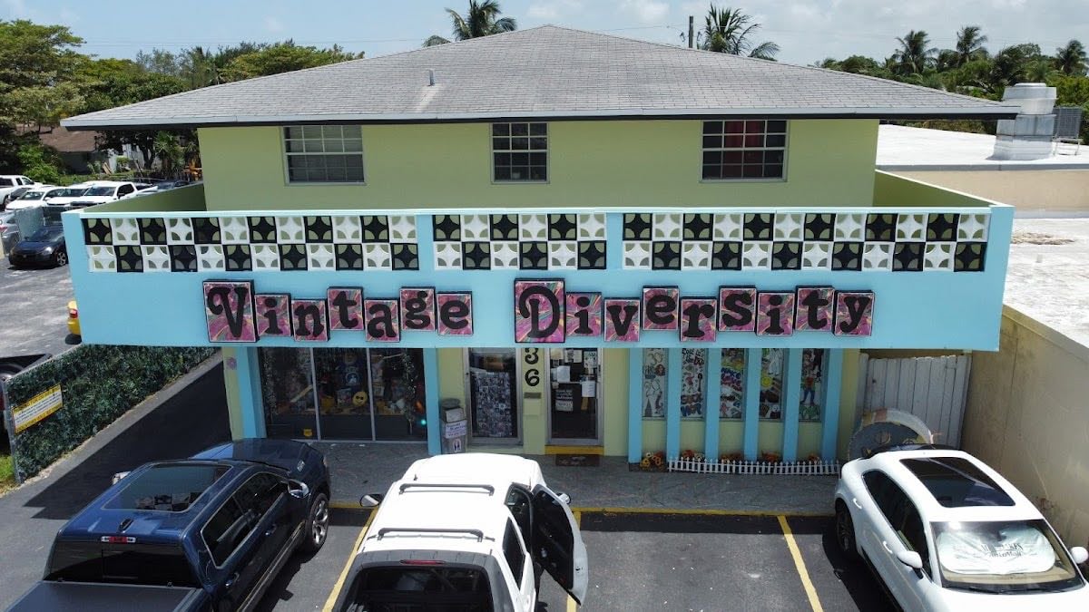 Vintage Diversity-Clothing, Costume Styling & Collectibles for sale or rent