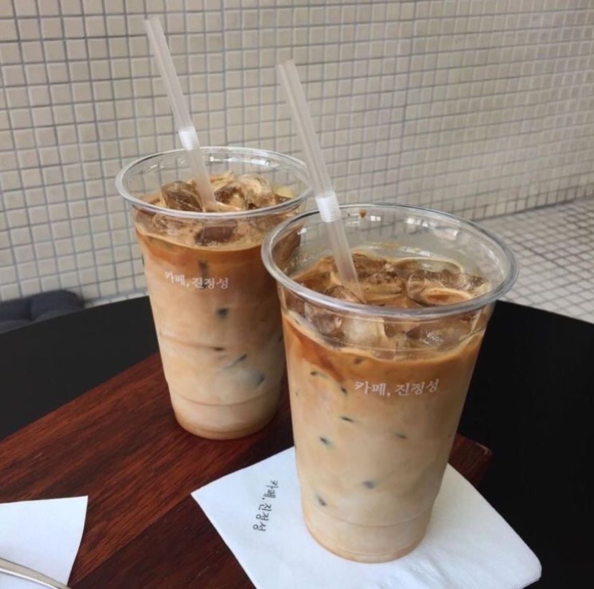 iced coffee - my whole heart goes to iced coffees