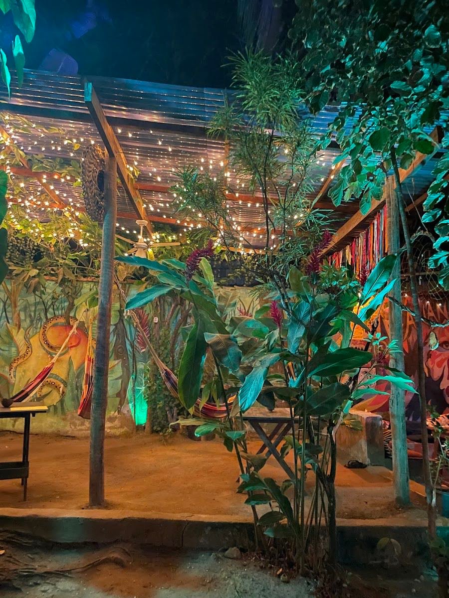 BANANAS HOSTEL ITACARE