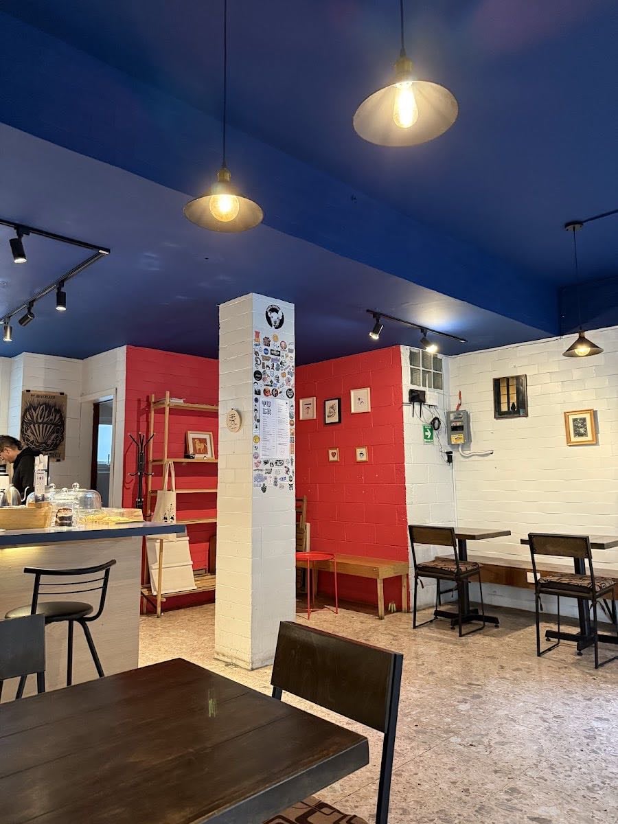 YOLA Café