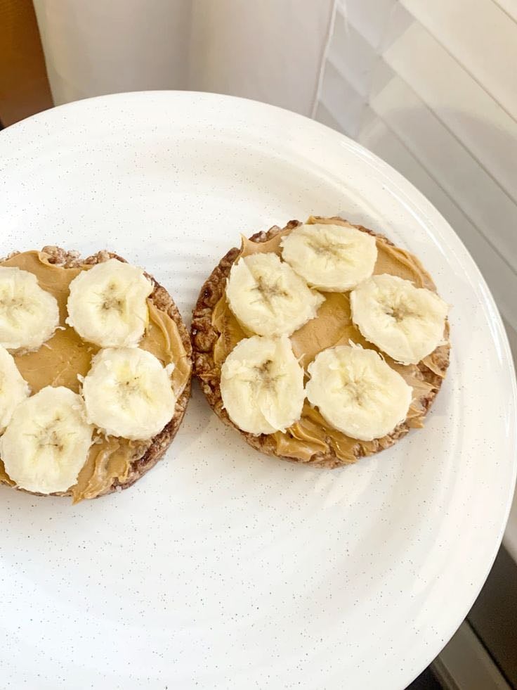 Rice cakes con plátano y crema de cacahuate