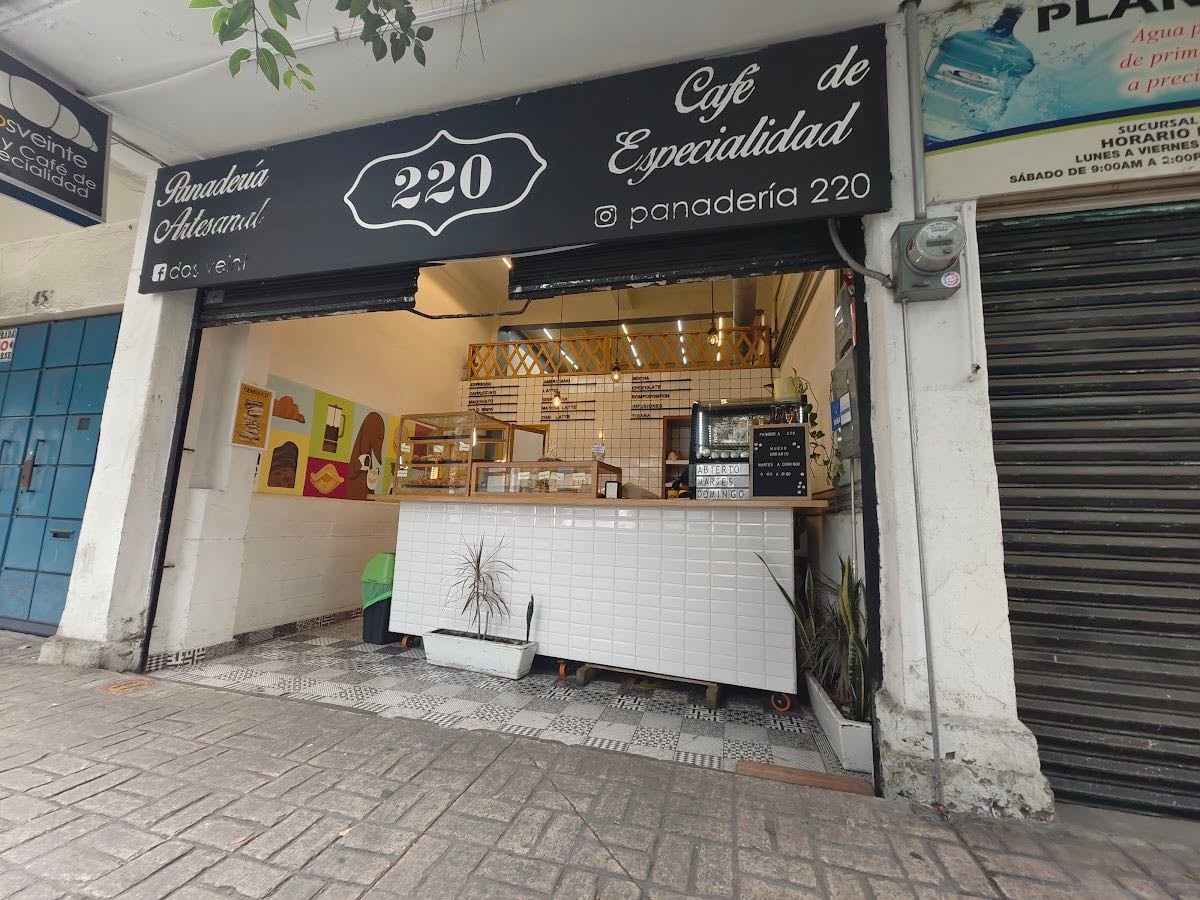 220 Panaderia
