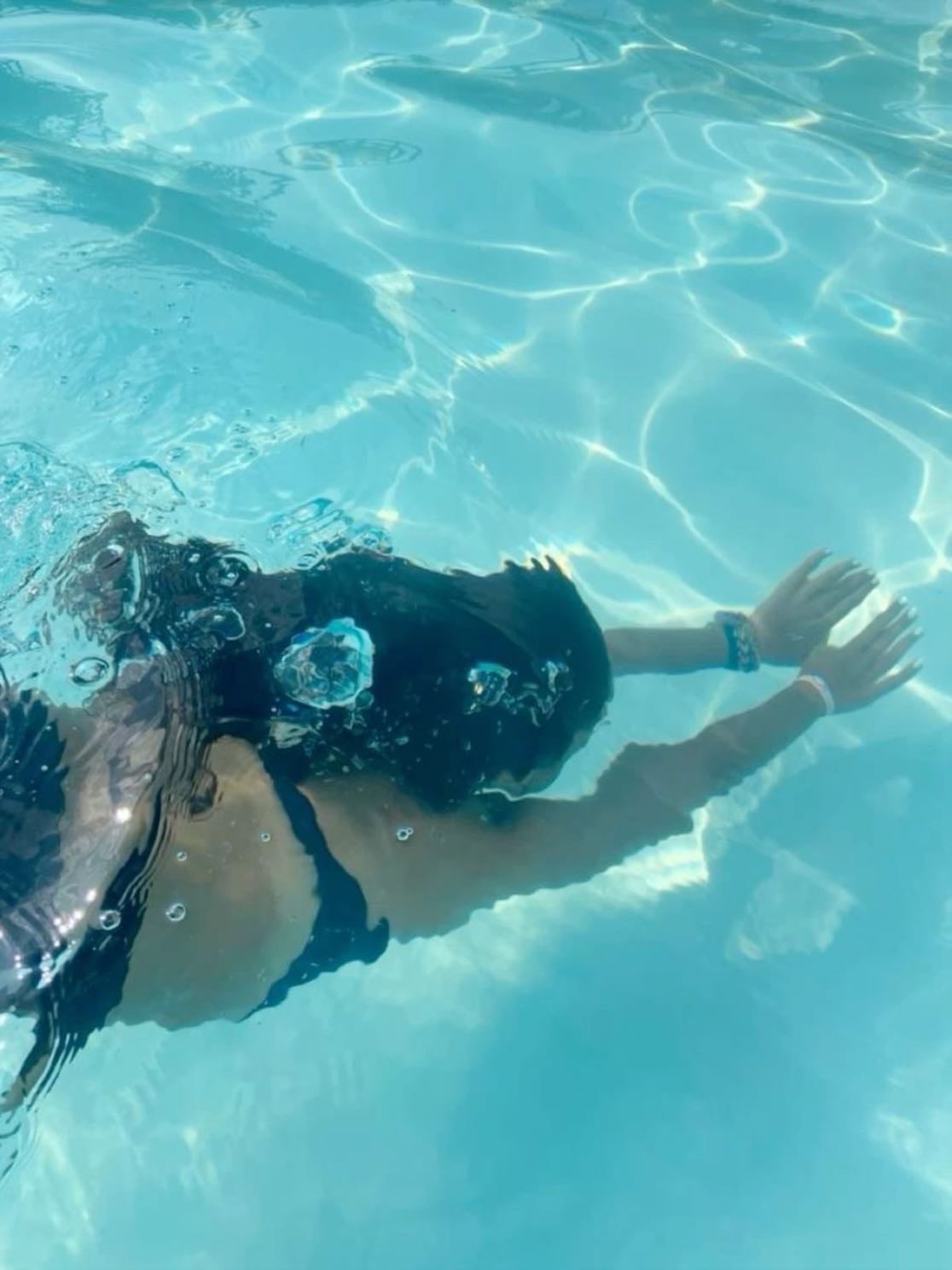 Under the water - Water has its way to make feel free