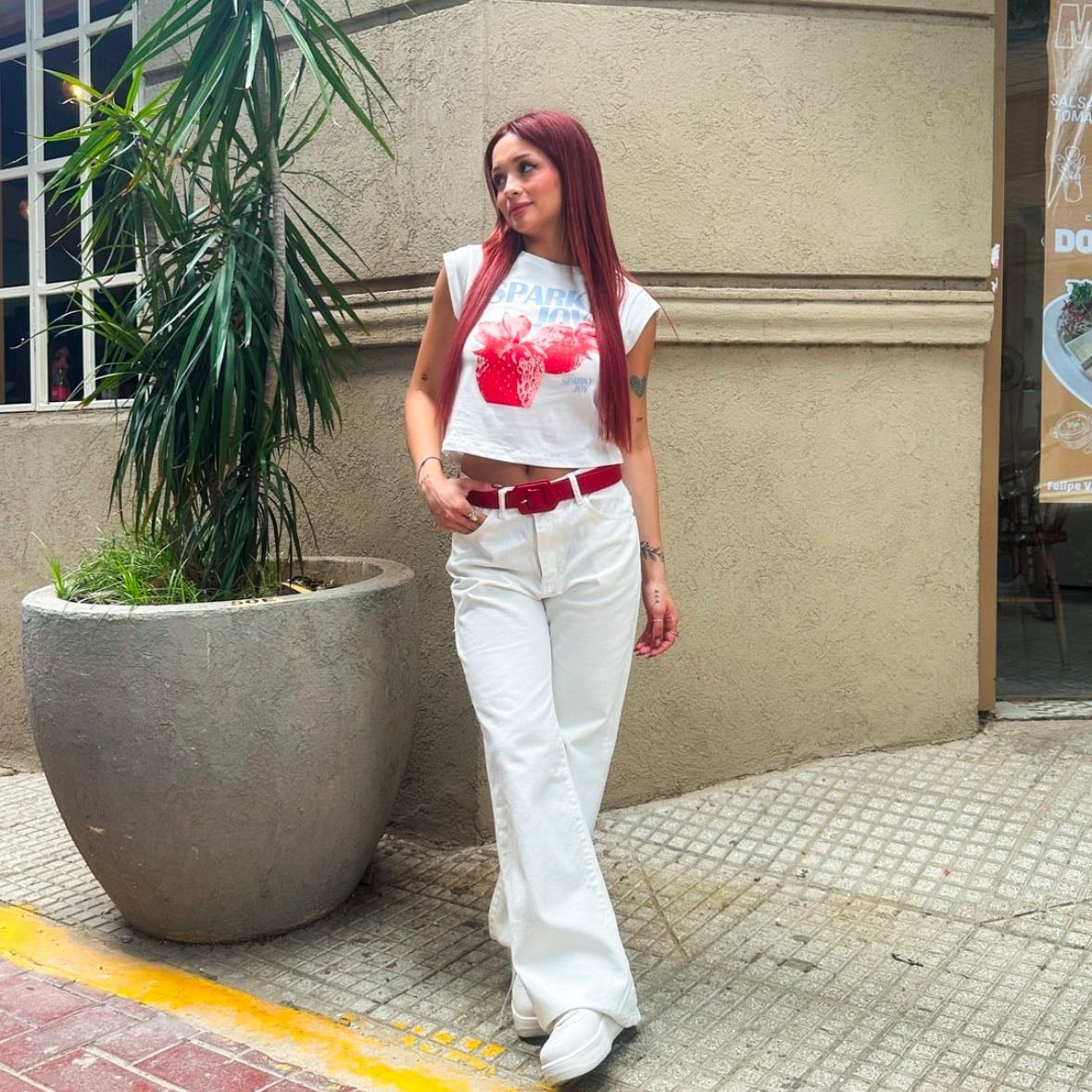 white n red - pistacho