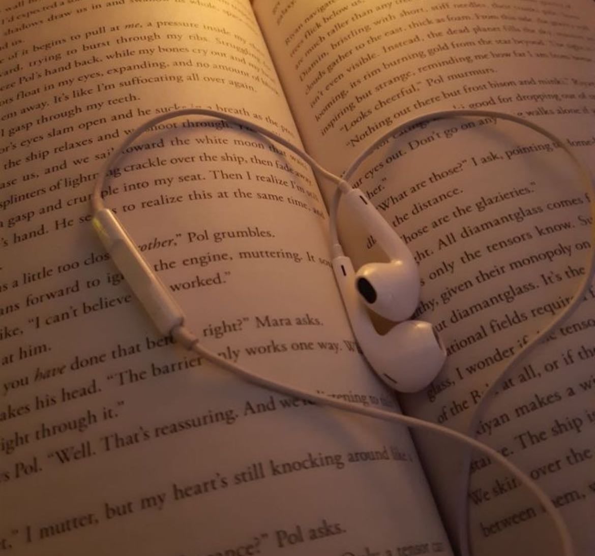 Books🎧📖 - Books hypelist by Aliyat