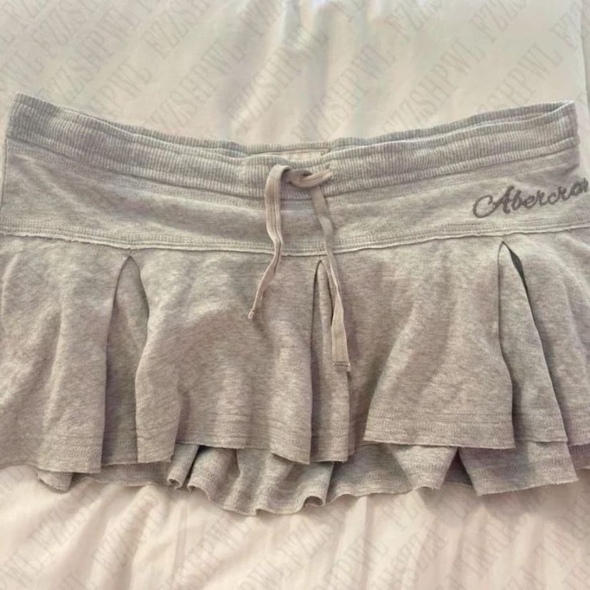 Mini skirt! - ☆彡𐦟ミ★