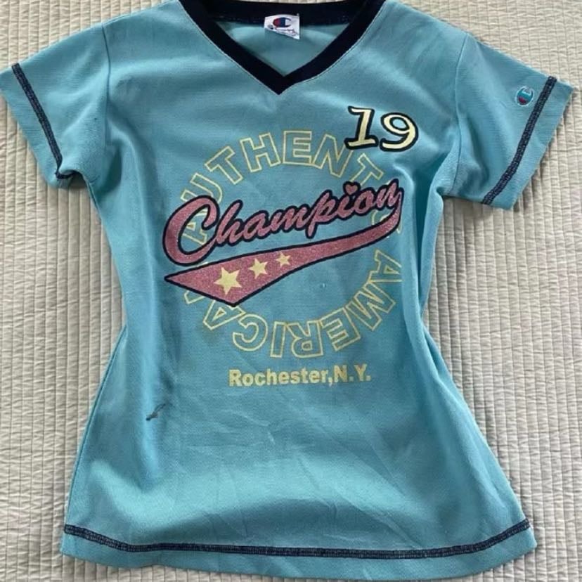 These kinda graphic tees! - ✩꧁🝮꧂✩