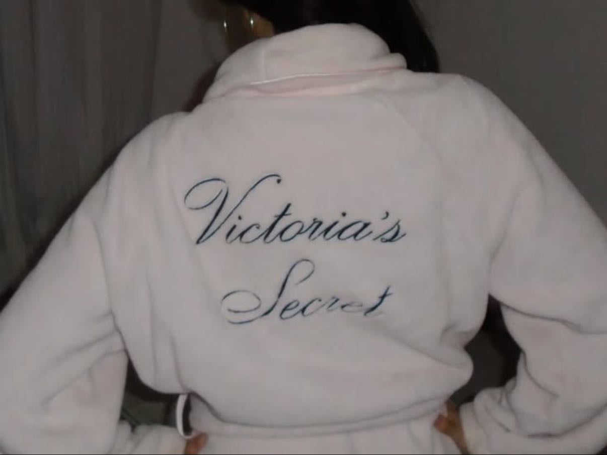 VS robe - ༻✬༺