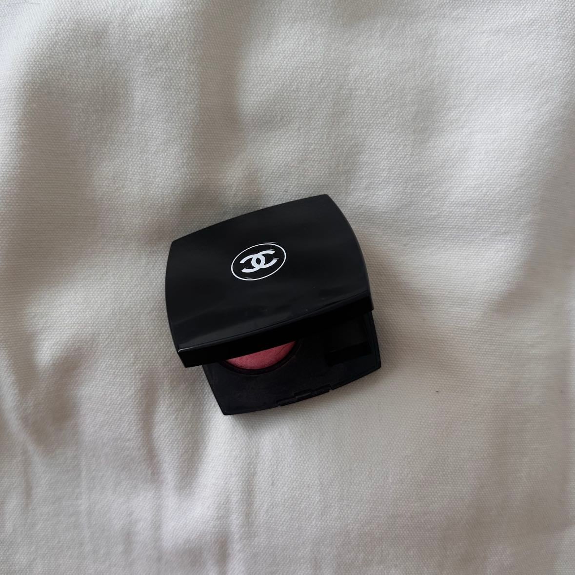 CHANEL Powder Blush - Tiene brillitos dorados 10/10