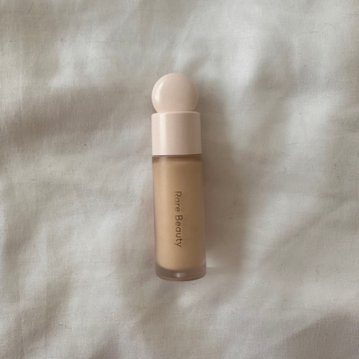 Rare Beauty Concealer - Tiene un muy buen aplicador