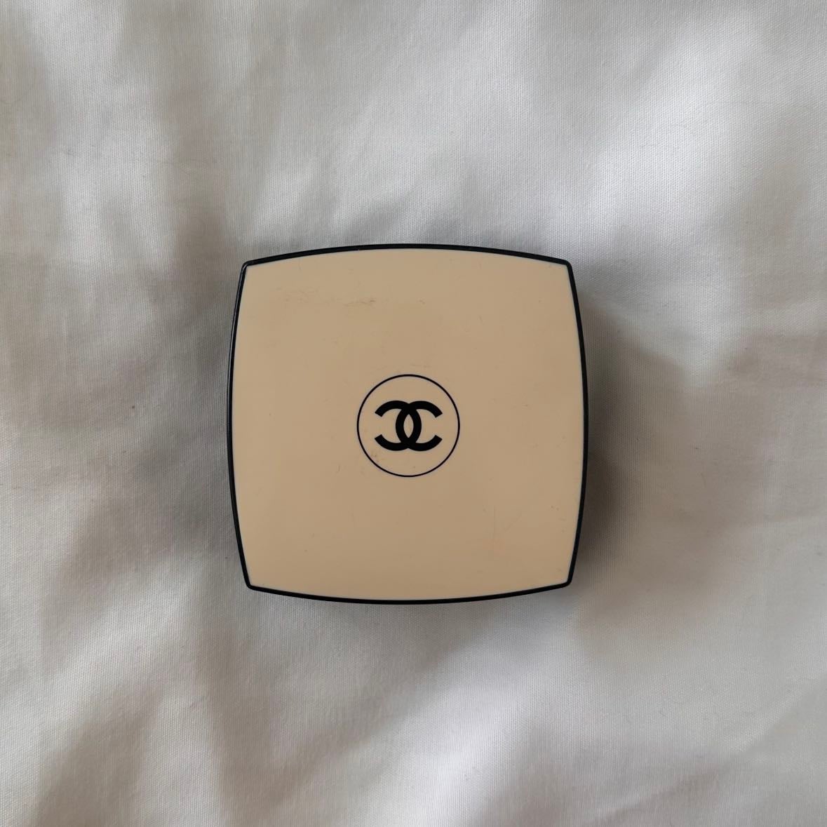 CHANEL Compact Powder - Lo tengo siempre en la bolsa para retoques 10/10