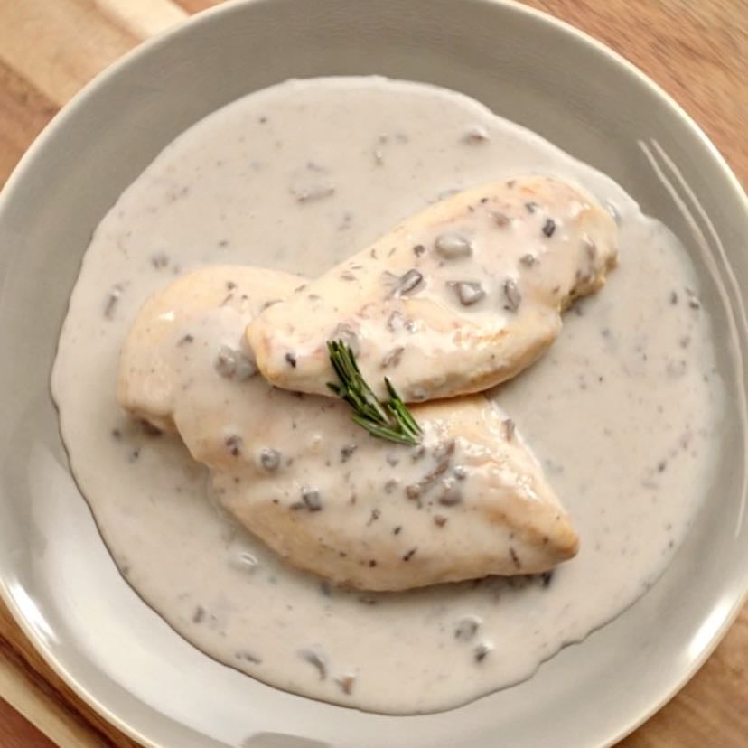 Pollo en crema de champiñones