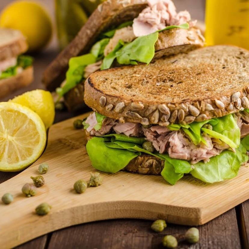Sandwich de atún