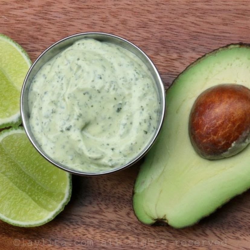 Dip de aguacate y jalapeño