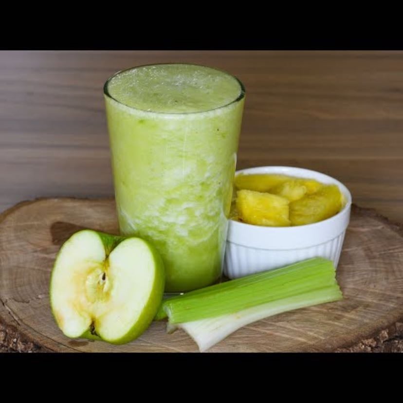 Jugó verde con Piña y manzana