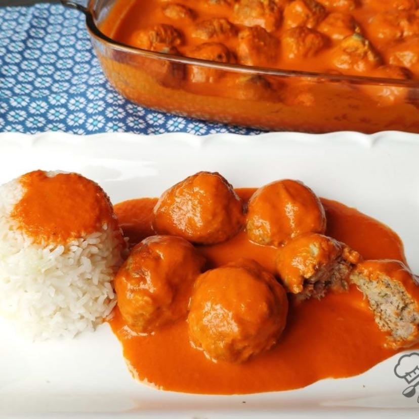 Albóndigas con salsa de piquillo