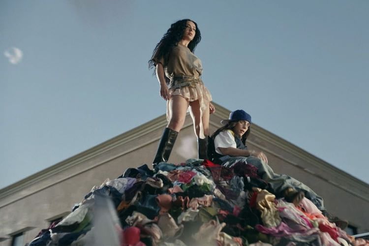 charli and billie - guess music video