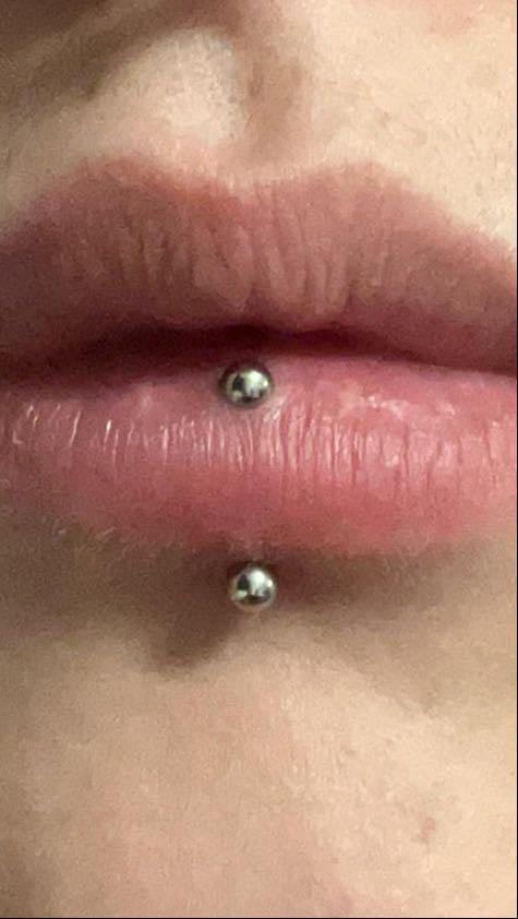 vertical labret