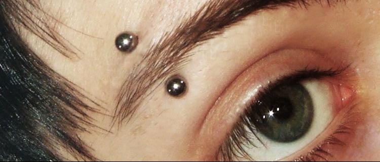 eyebrow